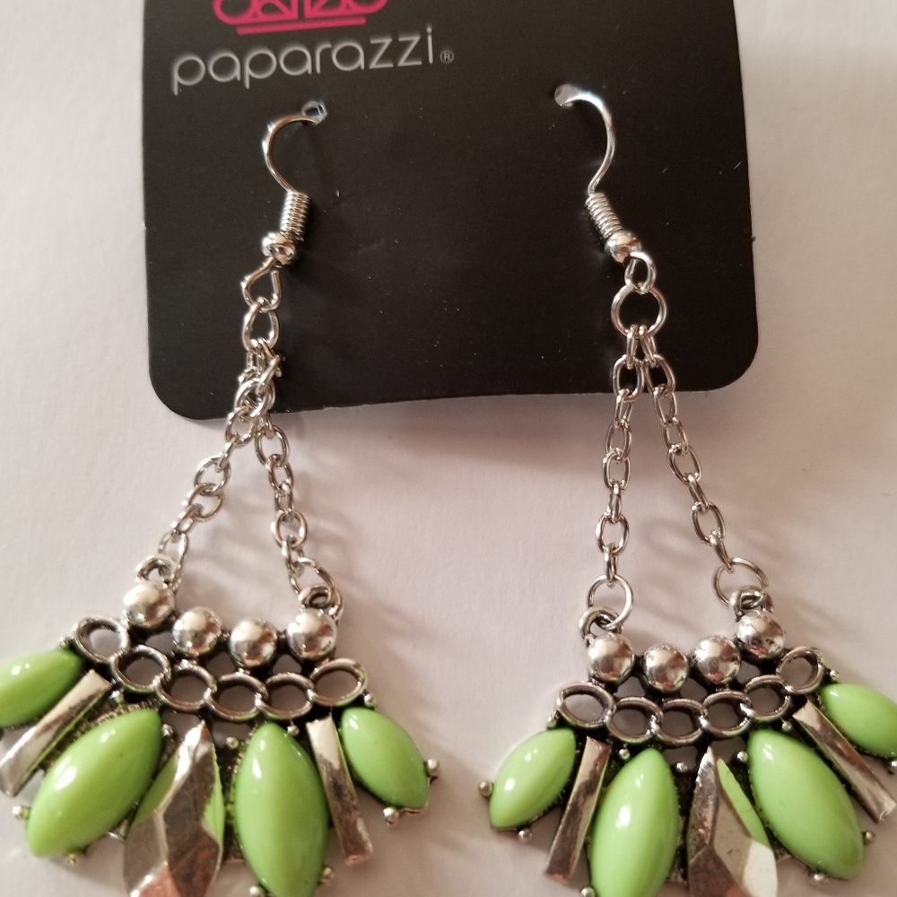 Green paparazzi earrings